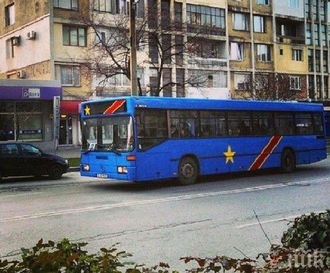 Майка спря автобус, затворил врати с детето й вътре