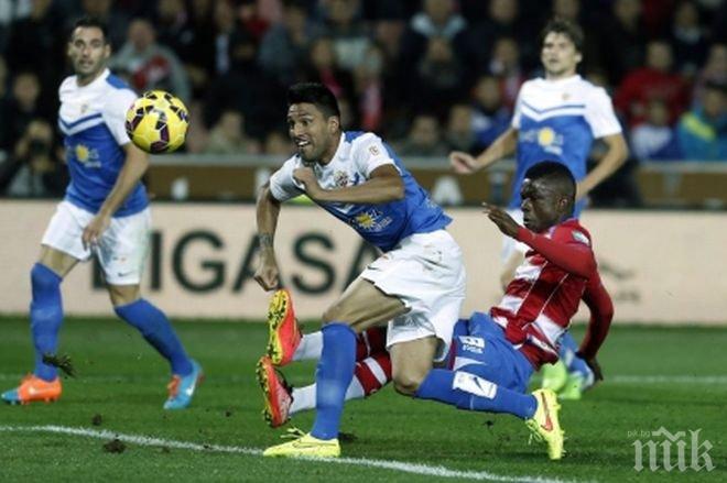 Алмерия измъкна точка от Гранада с 10 души

