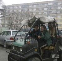 Бърза и яростна! 81-годишна баба яхна Бъги и стана атракция по улиците на Благоевград (снимки)