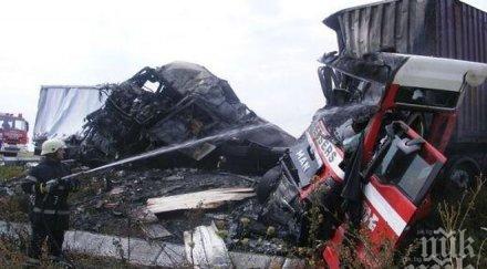 тежка катастрофа магистрала хемус тир кола удариха лентата изпреварване образува километрично задръстване