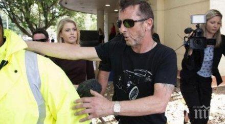 барабанистът показа среден пръст