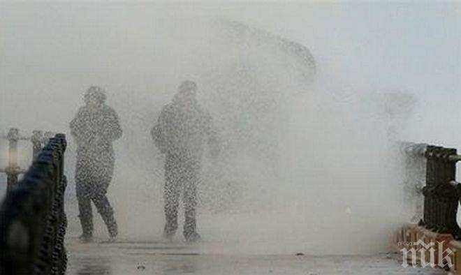 Силна снежна буря връхлетя САЩ