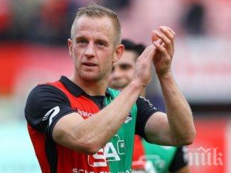 изгонен левски прави фурор холандия