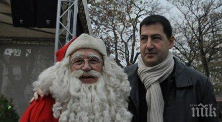 кметът пловдив изпя песен дядо коледа възнагради бонбони видео