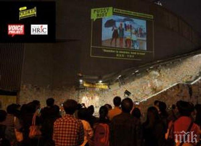 Питър Гейбриъл и „Пуси райът” подкрепиха протестиращите в Хонконг с фотосесия