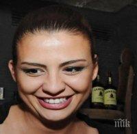 Деси Цонева се пусна по еротично бельо (снимка)