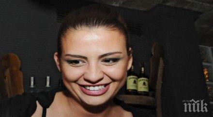 деси цонева пусна еротично бельо снимка