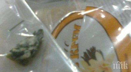 ужас кроасан огромно парче метал уби дете