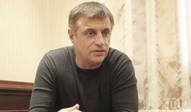 Стойне Манолов отвърна на удара на Домусчиев, атакува го жестоко