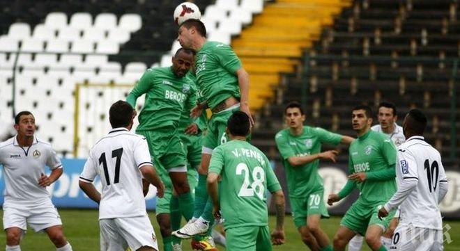 Супер скандал между национал и конгоанец в Берое, отборът се раздели на българи и чужденци