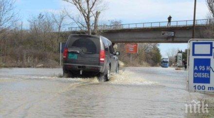 критична ситуация хасковско реки преливат къщи наводнени стихията затвори граничния пункт капитан андреево
