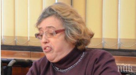 необичаен протест варненка оправи счупения зъб докато оправят улиците