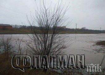 кал изсипа пътя айтос карнобат наводнени къщи село бата