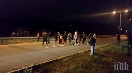 ромите перник бунт блокираха ключов път заради спрян ток снимки