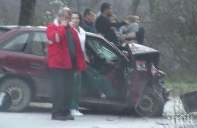 Ужасяващо видео от зверския челен сблъсък край Сатовча (18+)