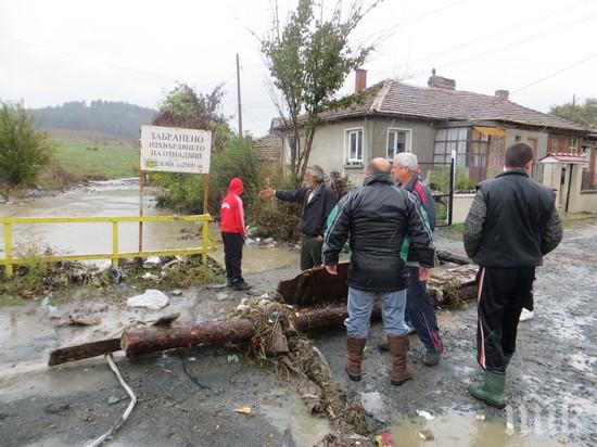Община Средец призова две села да се качат на вторите етажи на къщите си, язовирът ще прелее