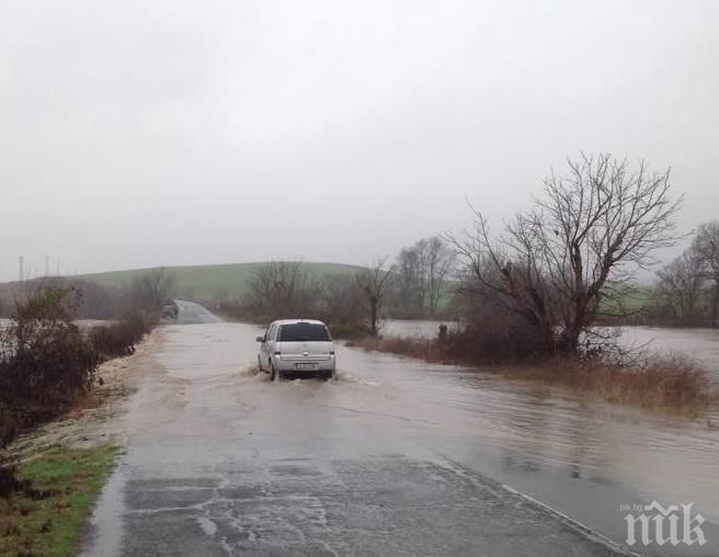 Под вода е част от пътя Добрич - Албена 