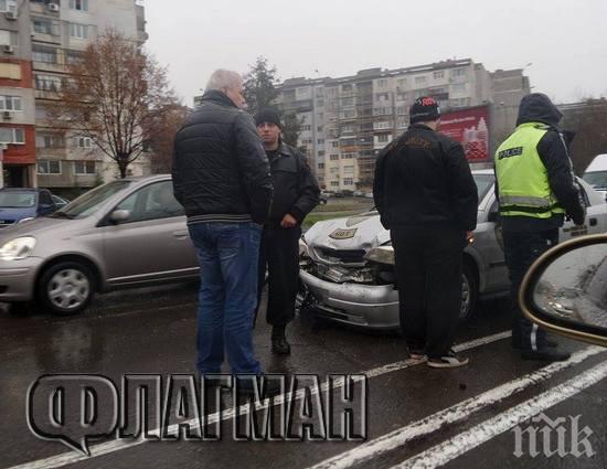 Три коли се нанизаха в адска катастрофа в Бургас (снимки)