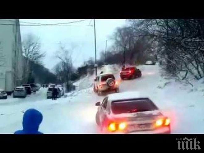 Кърлинг с луксозни джипове в Русия (видео)