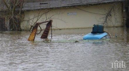 изграждат защитна дига гълъбово