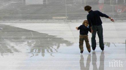 безплатна ледена пързалка радва варненци