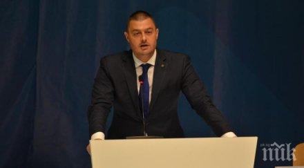 бареков слави бинев подаде оставка шеф комисията култура медии