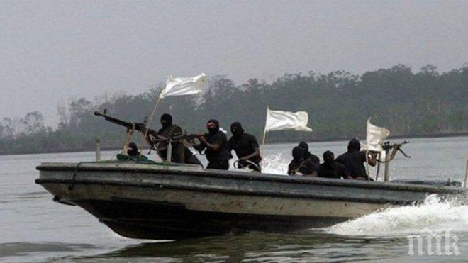 Пирати убиха член от екипажа на виетнамски танкер край Малайзия
