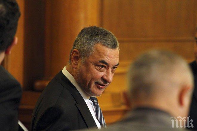 Валери Симеонов: Александър Морфов използва махленски език, протестиращите срещу Слави Бинев нямат аргументи