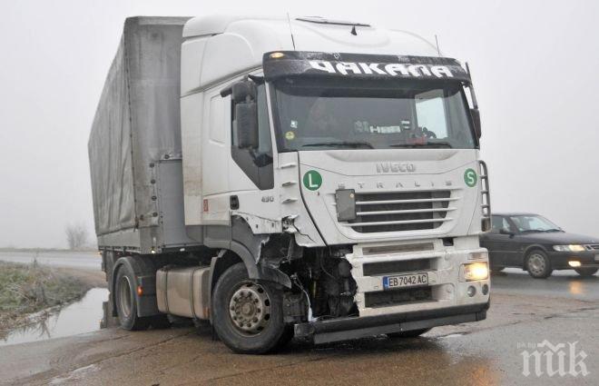 ТИР запуши Е-79, шофьорът изчезнал