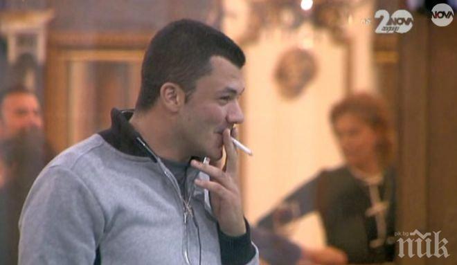 Славата не понася на Тачо! Вижте го как гуляйства рано сутринта пиян като талпа (снимка)