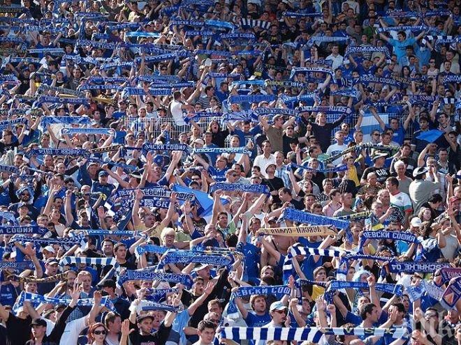 Агитката на Левски на нощен протест, палатки се появиха на възлови кръстоища в столицата
