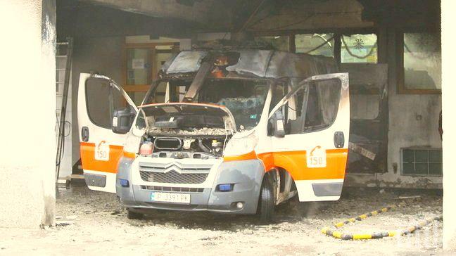 Пожар в кислородния апарат изпепели линейка в Русе (снимка)