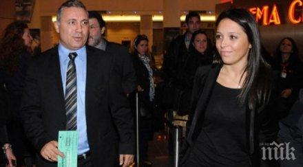 мика стоичкова баща използва славата интелигентно
