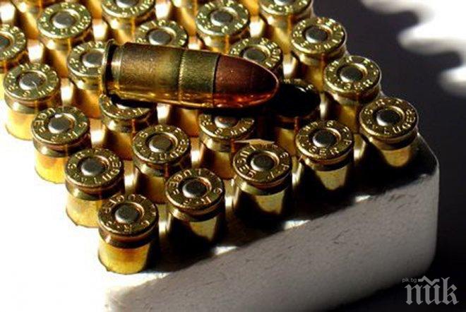Откриха незаконно оръжие и боеприпаси в частен дом 