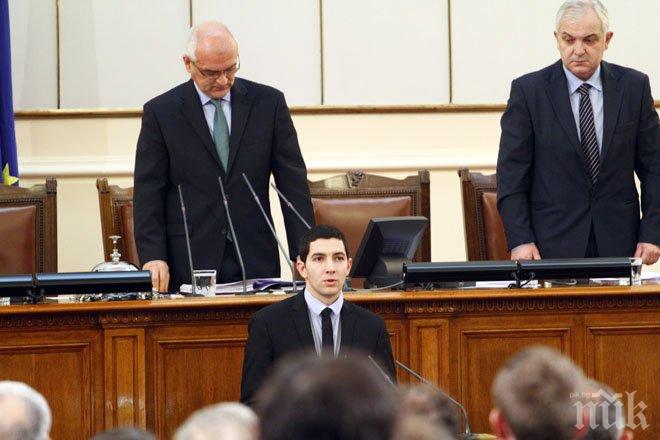 Ето го най-новия депутат – само на 25 години!