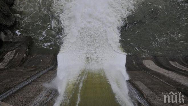 Язовир Ковачево прелива, няма опасност за населението