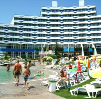 Хотелиерите на нож срещу такса „достъп“ до ток