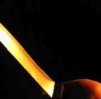 Нападател заплаши с убийство възрастна жена