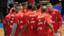 Шефът на Лукойл Академик чете конско на играчите