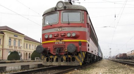 хора легнаха релсите протест бдж