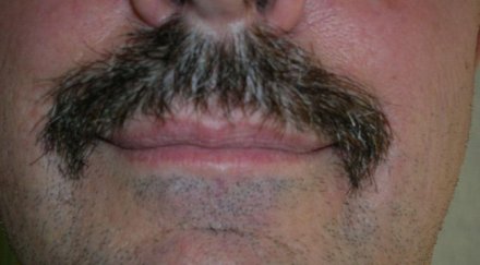 сътрудник обама останa без мустак