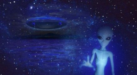 извънземни гледат луната