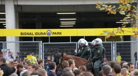 феновете германия започнаха протести