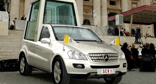 Папа Бенедикт XVI с нов папамобил