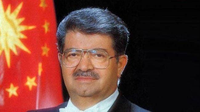 Откриха отрова при ексхумацията на Тургут Йозал