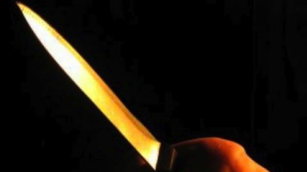 Нападател заплаши с убийство възрастна жена