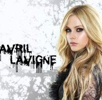 Аврил Лавин е тежко болна, призова в Туитър: Молете се за мен