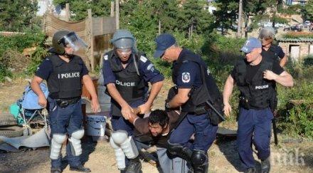 роми потрошиха сградата чез перник спрели тока заради неплатени сметки