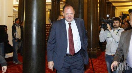 миков обявява съкращения позитано коледа