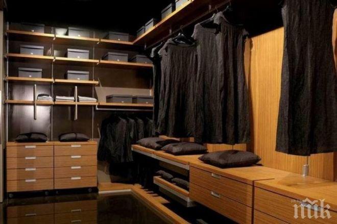 Американка продава къща с дрешник на 3 етажа
